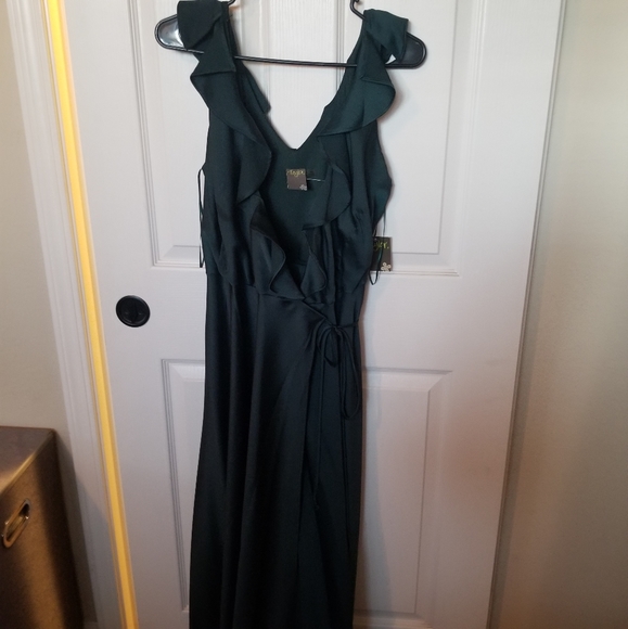 Gorgeous hunter emerand green wrap dress - Picture 3 of 11